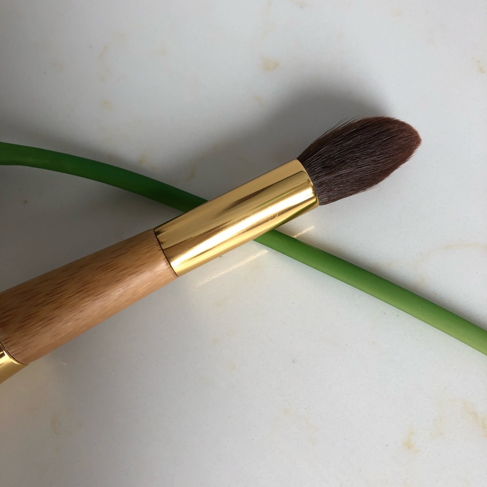 TARTE bronze & glow™ contour brush - Picture 7 of 8